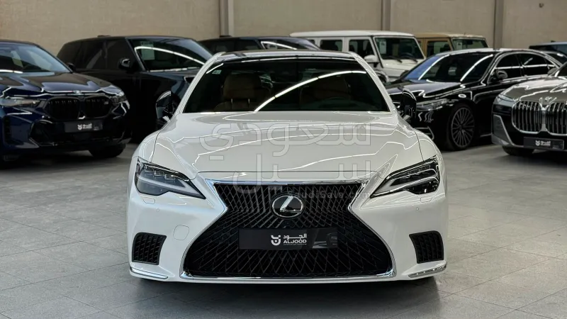 2022 لكزس إل إس 500