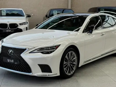 2022 لكزس إل إس 500