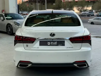 2022 لكزس إل إس 500
