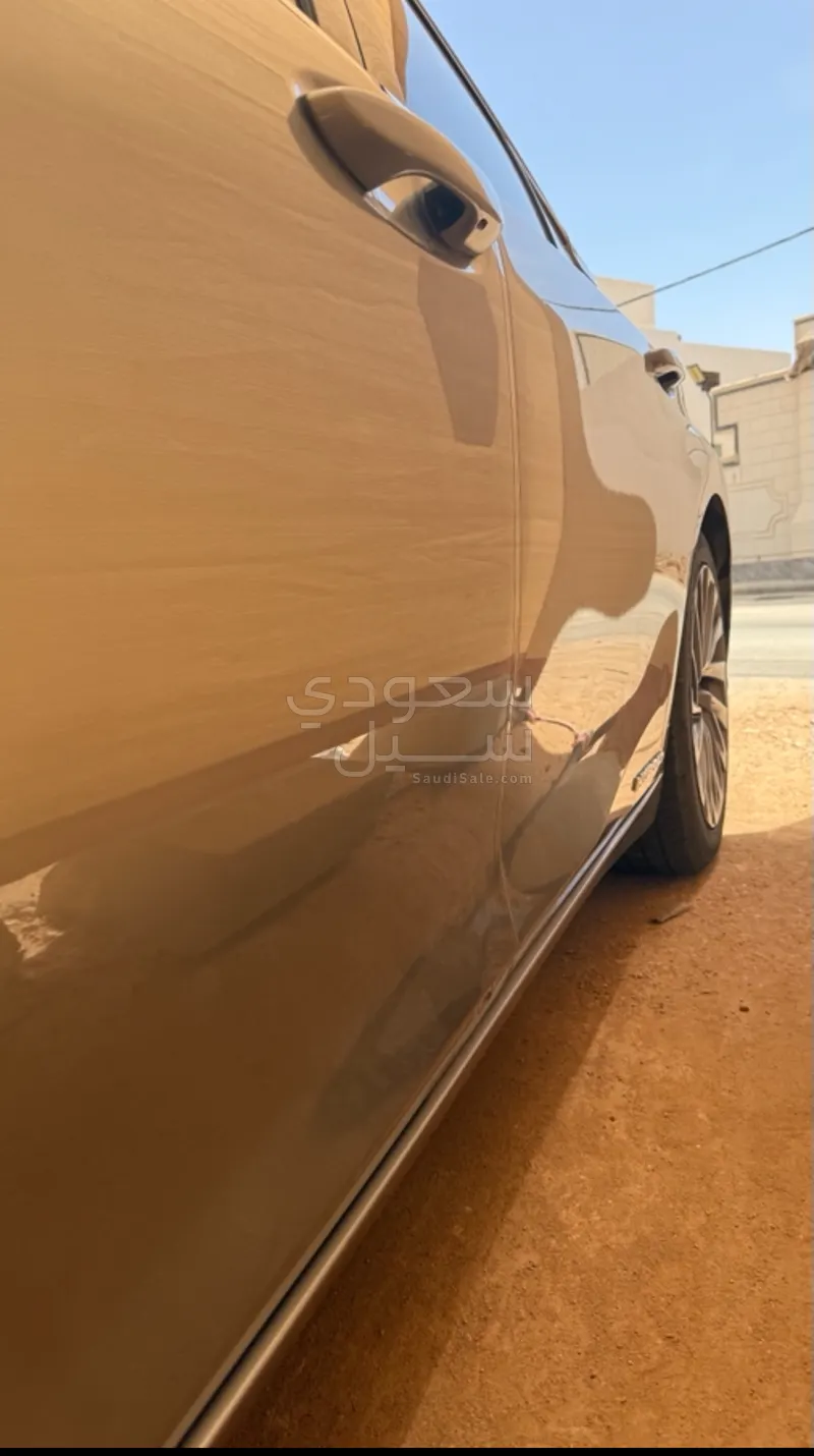 2019 لكزس إي إس 300