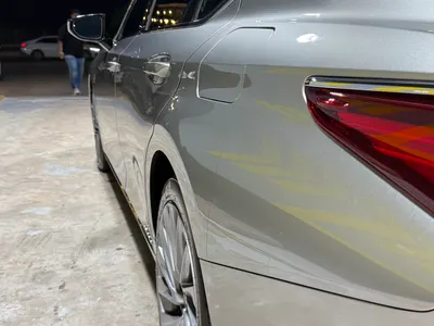 2019 لكزس إي إس 300