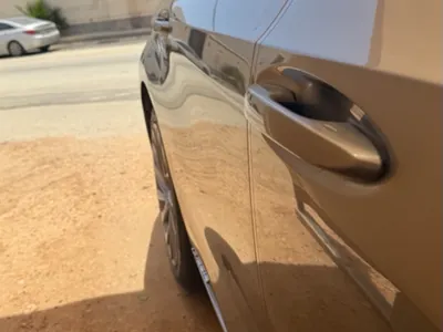 2019 لكزس إي إس 300