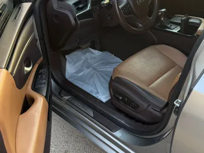 2019 لكزس إي إس 300