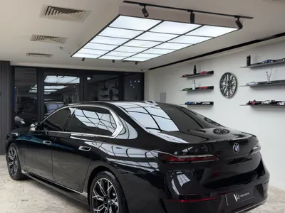 2026 بي ام دبليو الفئة السابعة 735أي