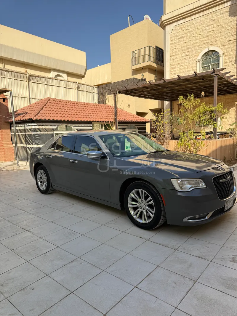 2019 كرايسلر 300 سي