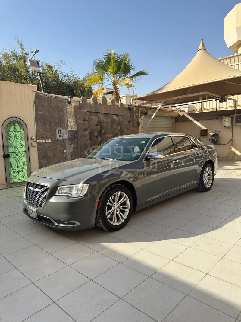 2019 كرايسلر 300 سي