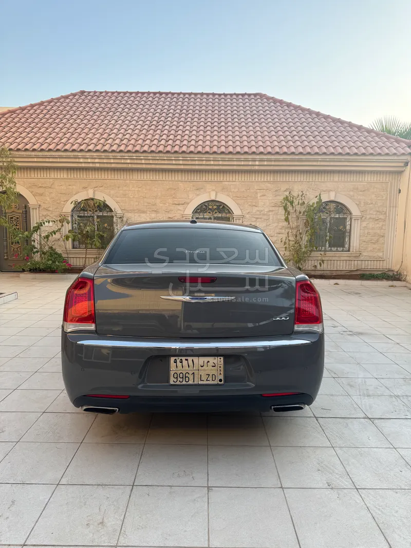 2019 كرايسلر 300 سي