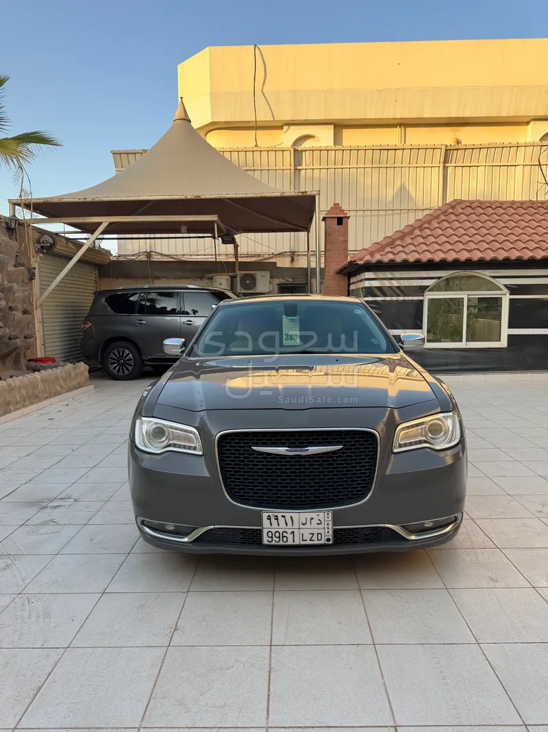 2019 كرايسلر 300 سي