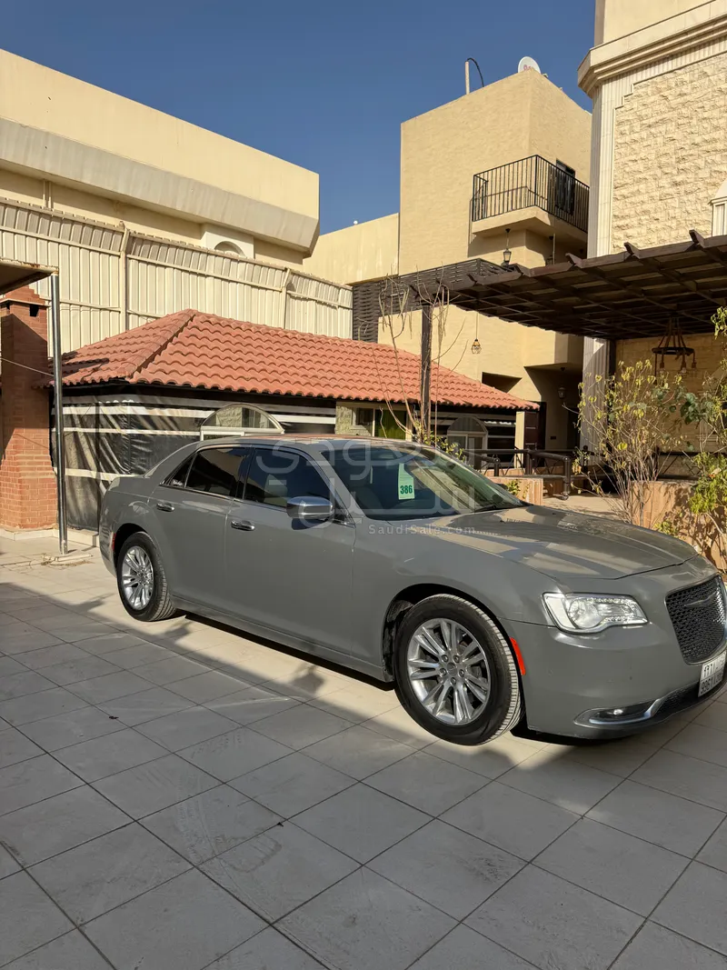 2019 كرايسلر 300 سي