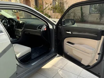 2019 كرايسلر 300 سي