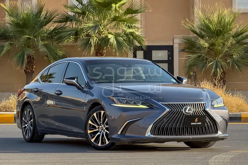 2019 لكزس إي إس 350