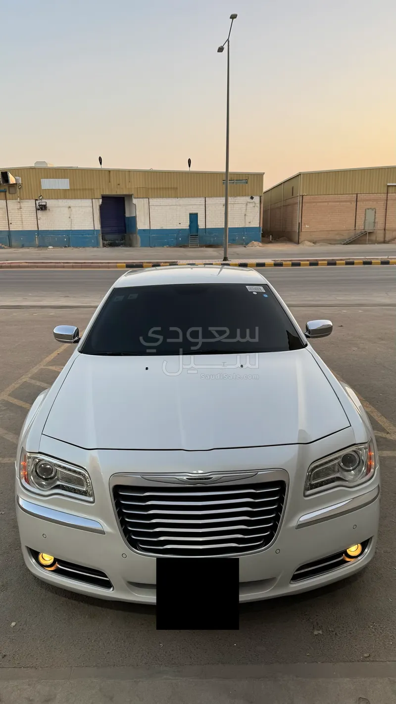 2014 كرايسلر 300 سي