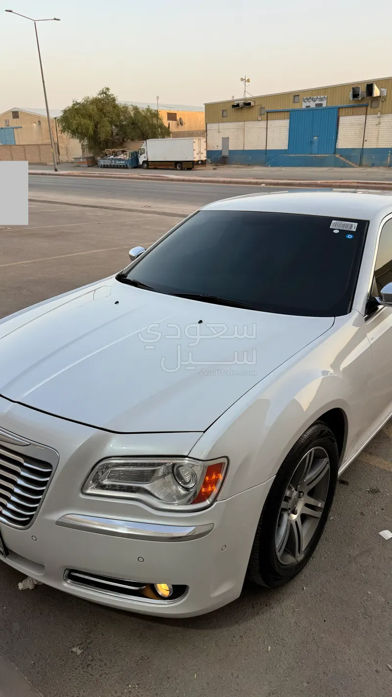 2014 كرايسلر 300 سي