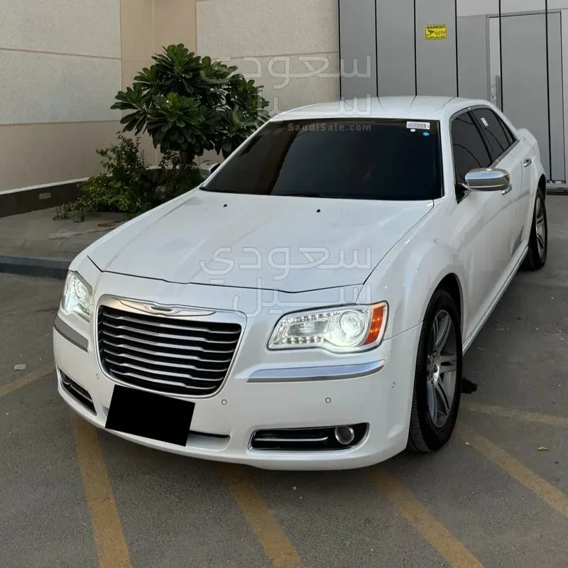 2014 كرايسلر 300 سي