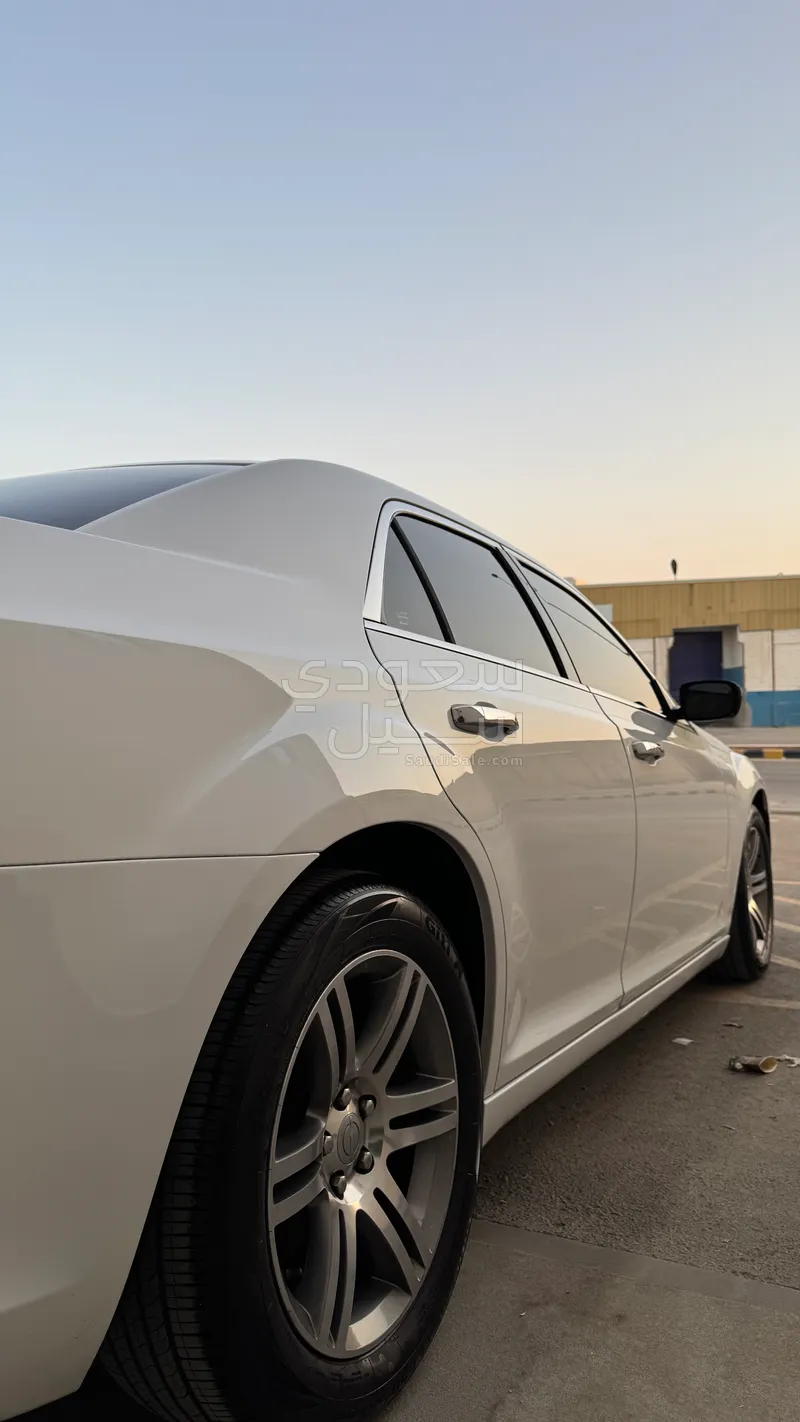 2014 كرايسلر 300 سي