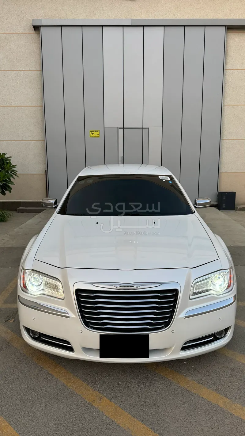 2014 كرايسلر 300 سي