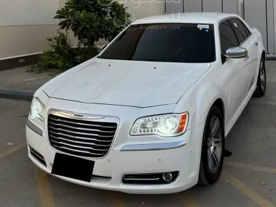 2014 كرايسلر 300 سي