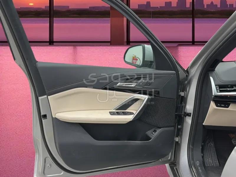 2025 بي ام دبليو الفئة اكس 1