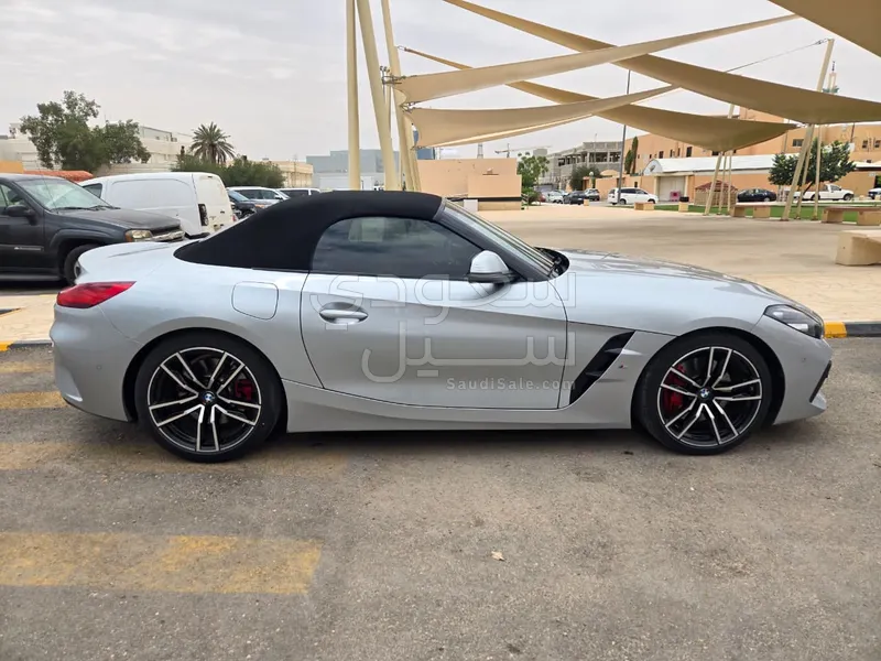 2022 بي ام دبليو الفئة زد 4
