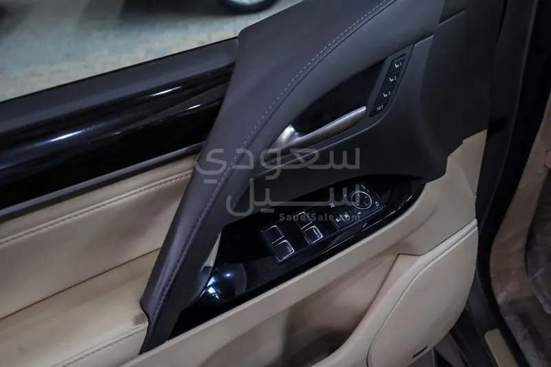 2021 لكزس إل إكس 570 اس