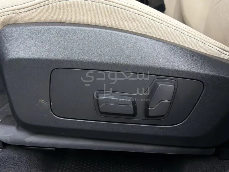 2025 بي ام دبليو الفئة اكس 1