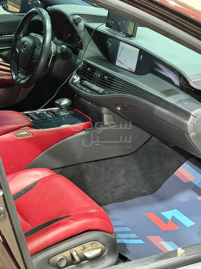 2018 لكزس إل إس 500إف