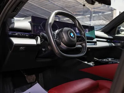 2025 بي ام دبليو الفئة الخامسة 520 أي