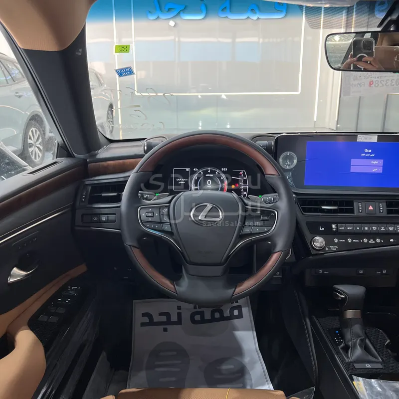 2025 لكزس إي إس 350