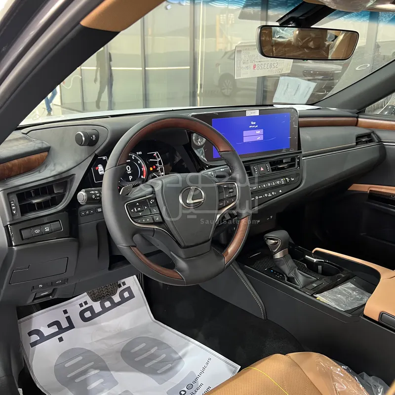 2025 لكزس إي إس 350