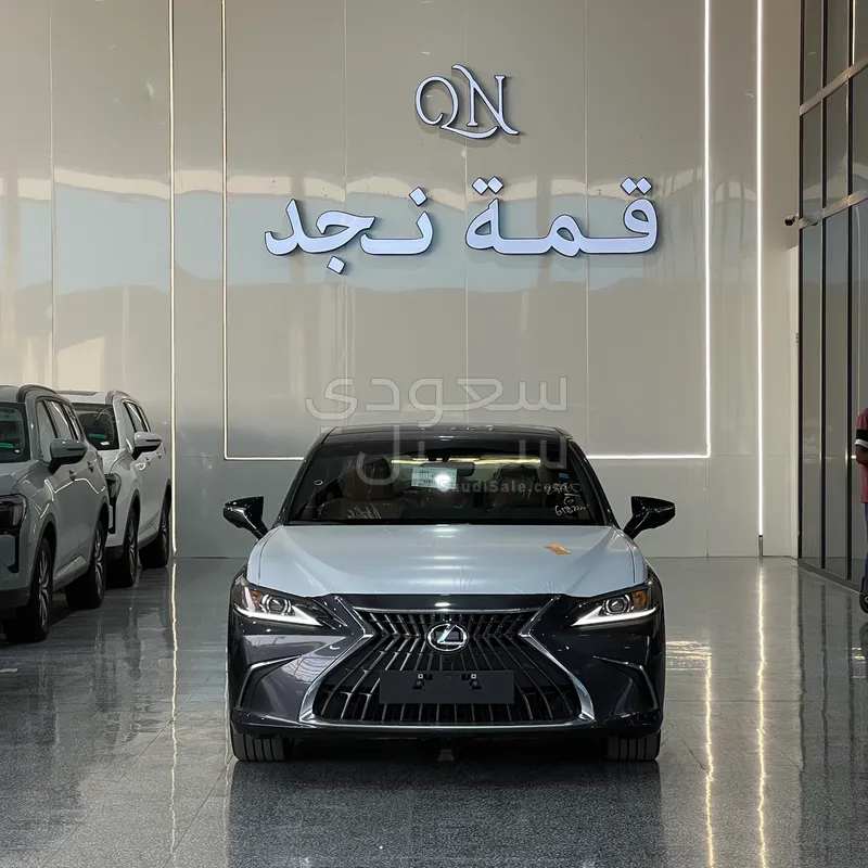 2025 لكزس إي إس 350