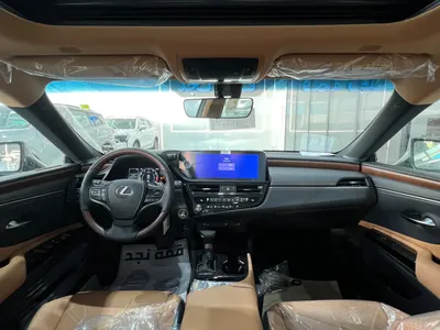 2025 لكزس إي إس 350
