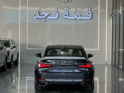 2025 لكزس إي إس 350