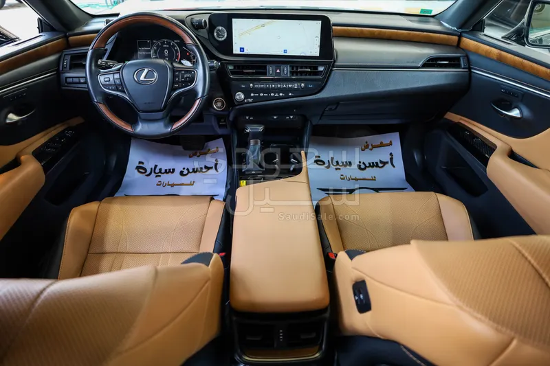 2023 لكزس إي إس 350