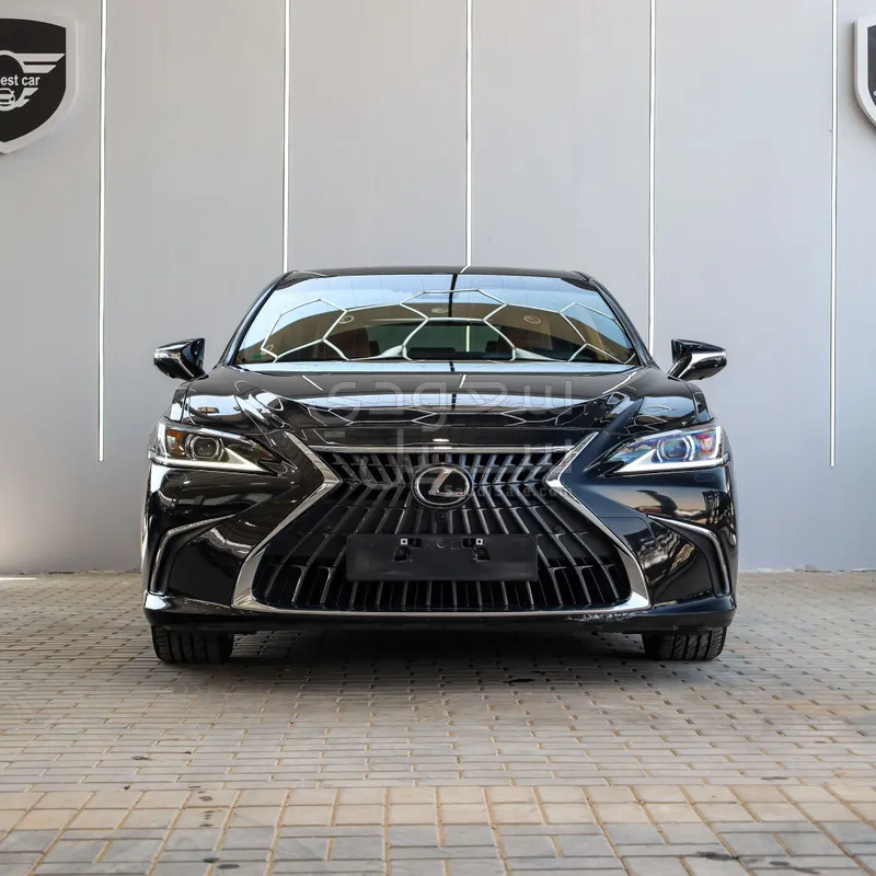 2023 لكزس إي إس 350