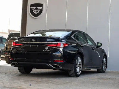 2023 لكزس إي إس 350
