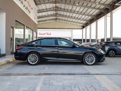 2023 لكزس إي إس 350