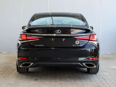 2023 لكزس إي إس 350