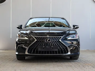 2023 لكزس إي إس 350