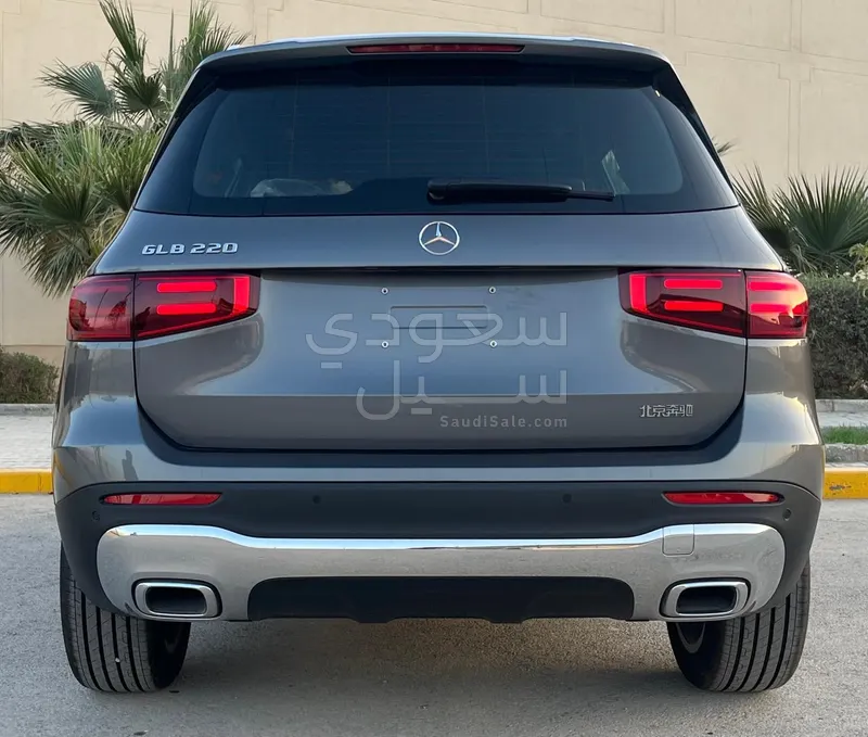 2025 مرسيدس - بنز جي إل بي 220