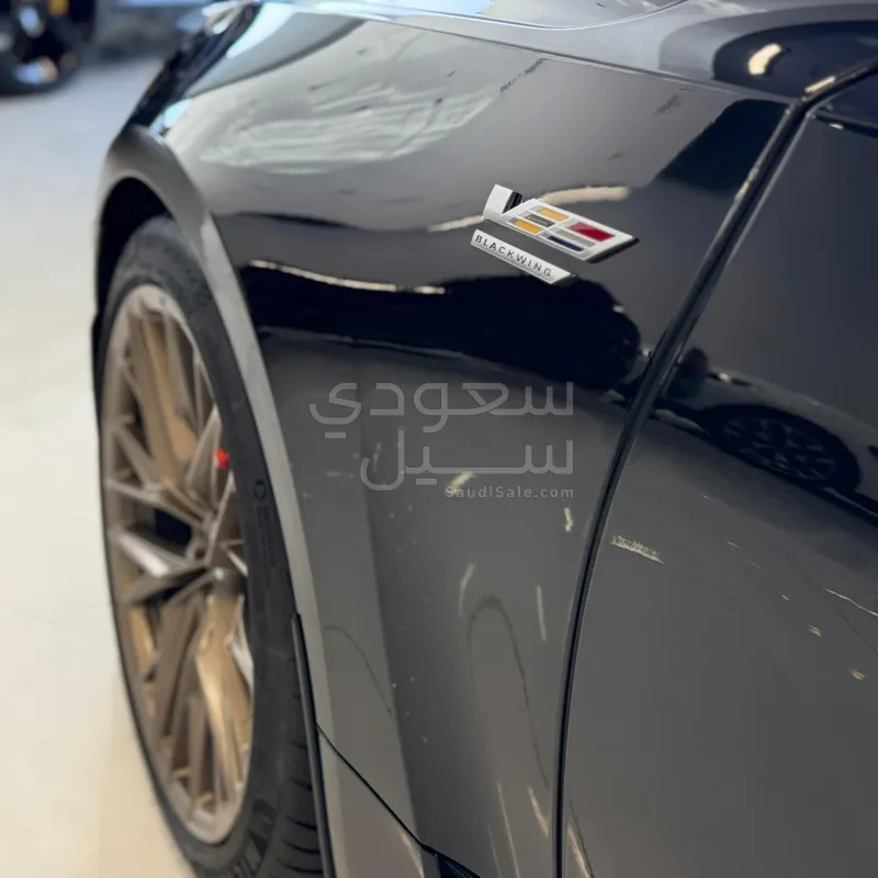 2022 كاديلاك سي تي 5 في بلاك وينج