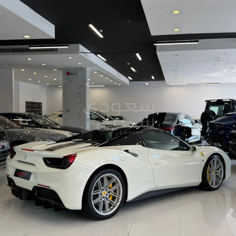 2016 فيراري 488