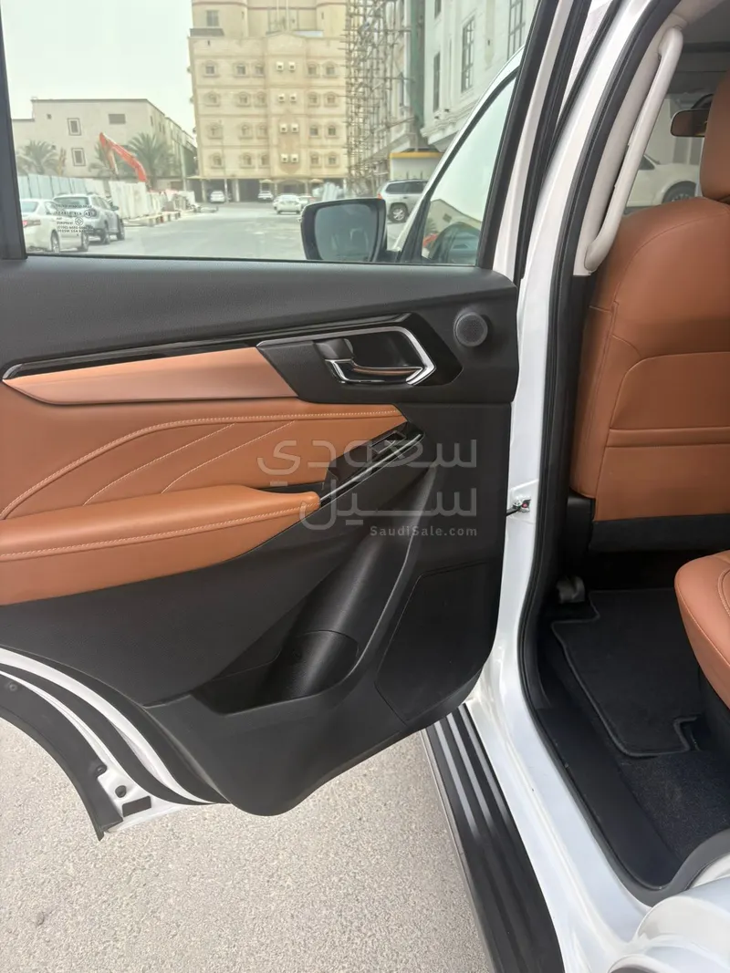 2023 ايسوزو ام يو اكس