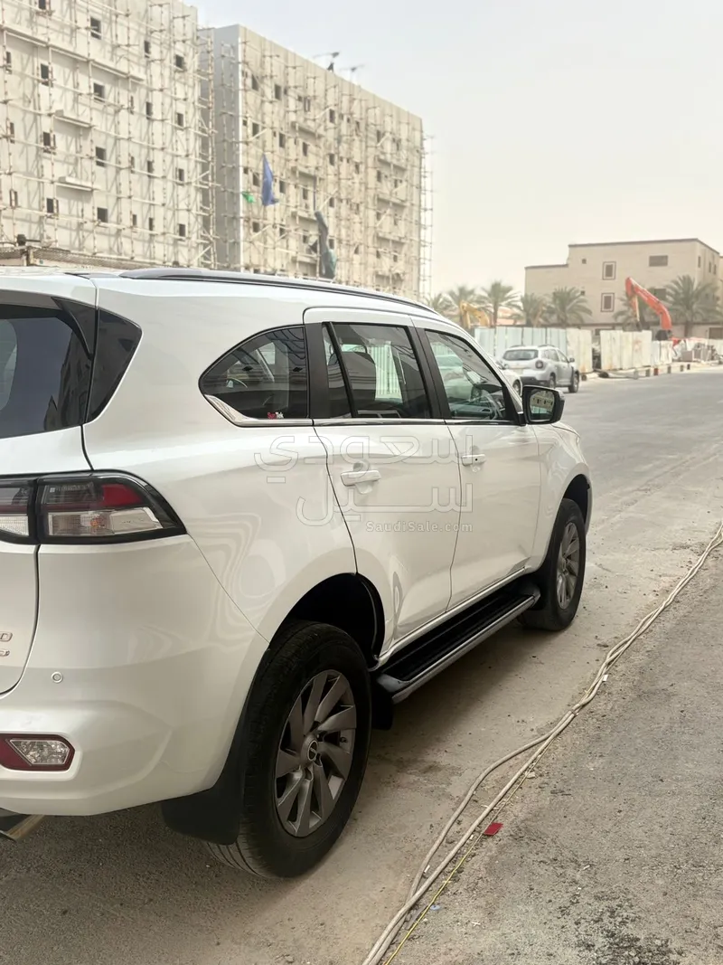2023 ايسوزو ام يو اكس