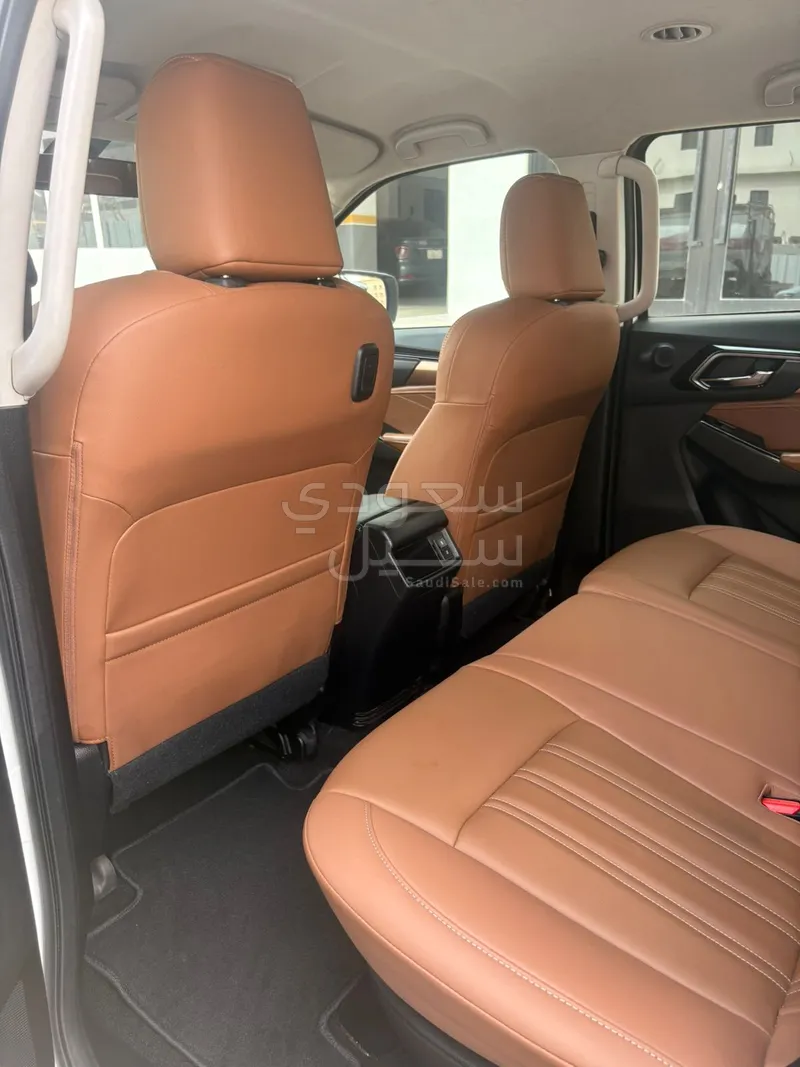 2023 ايسوزو ام يو اكس