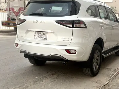 2023 ايسوزو ام يو اكس