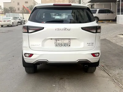 2023 ايسوزو ام يو اكس