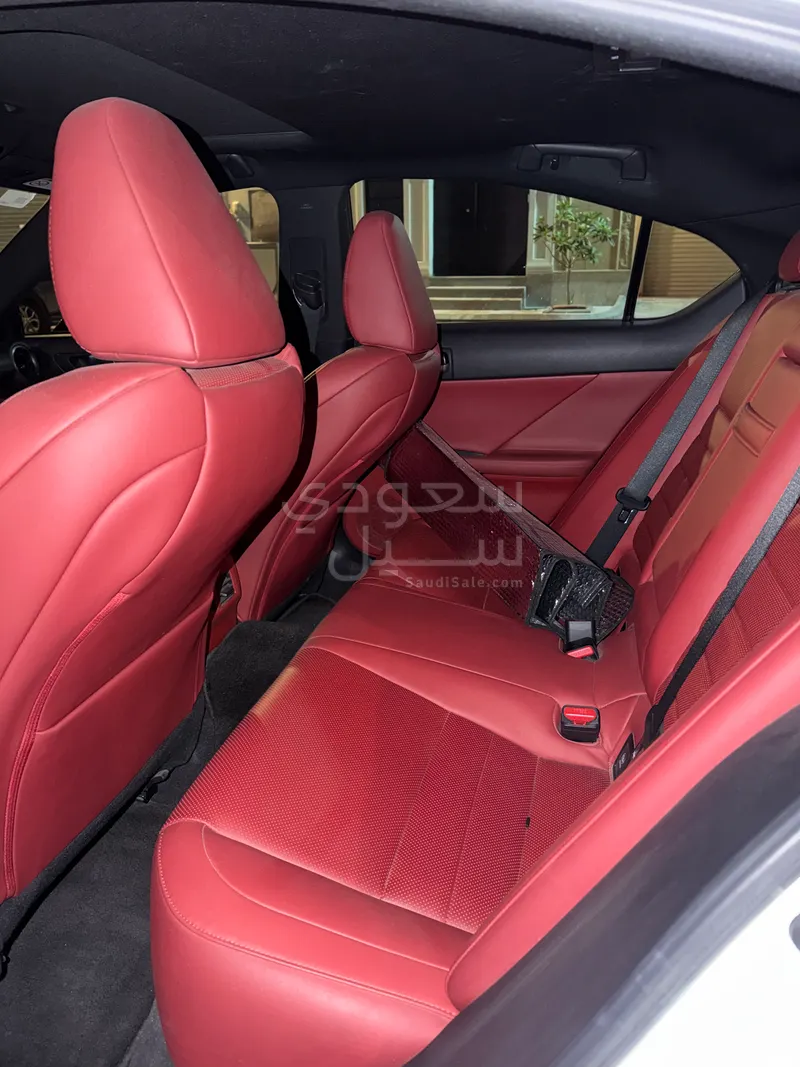 2022 لكزس آي إس 350 إف