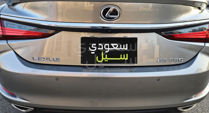 2025 لكزس إي إس 350