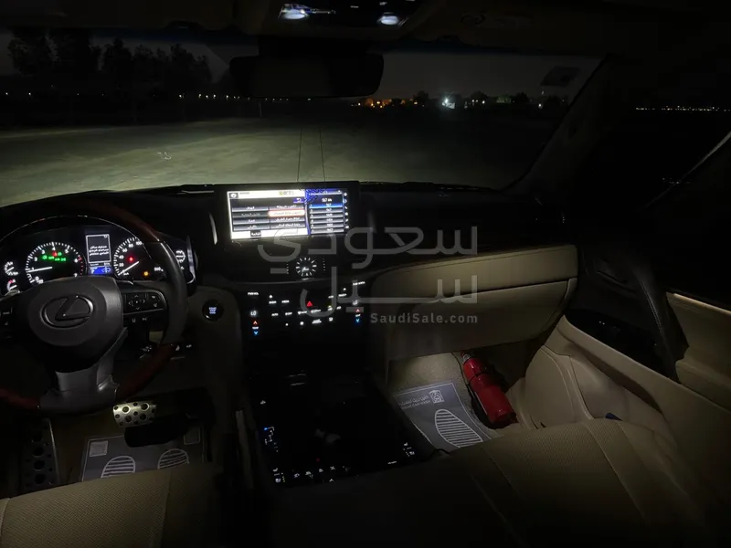 2021 لكزس إل إكس 570 اس