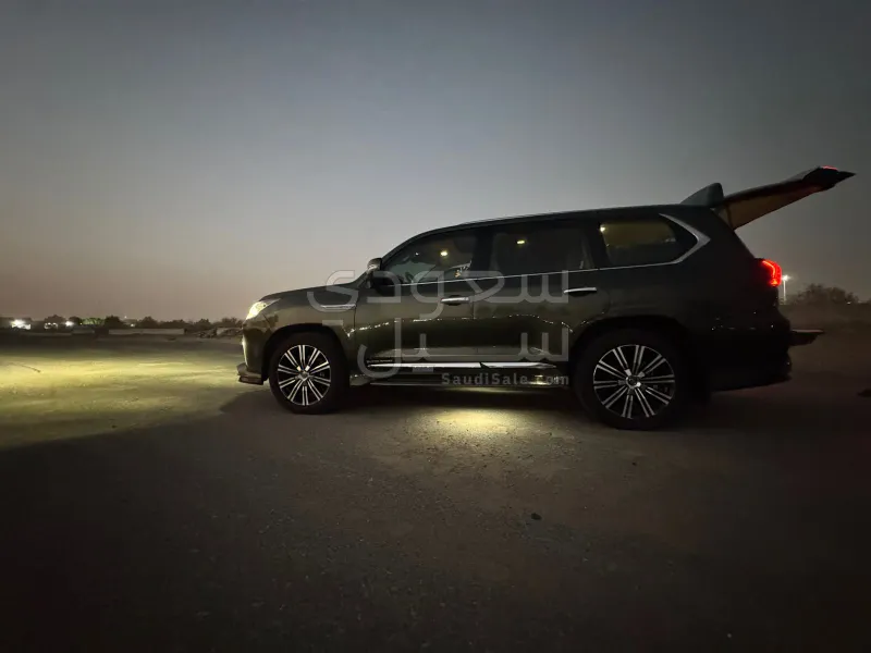 2021 لكزس إل إكس 570 اس